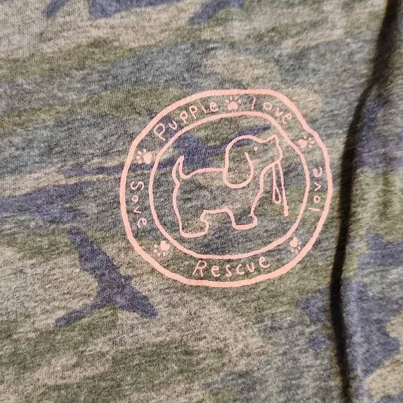 Puppie love camo shirt large - Picture 2 of 4